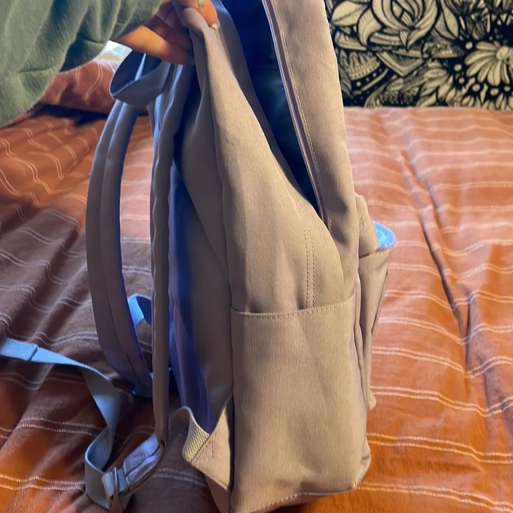 Purple back pack - Picture 4 of 5